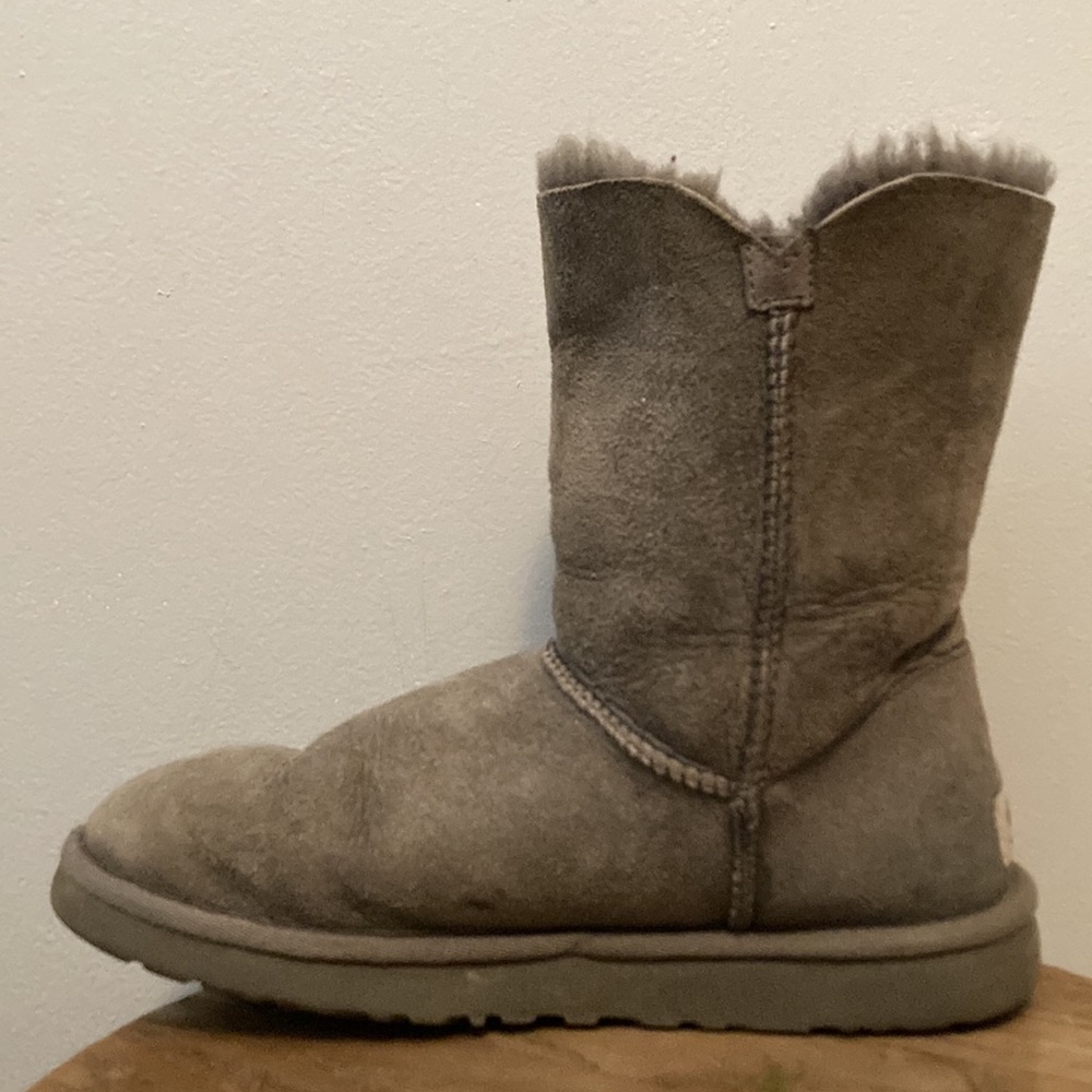 Ugg Bailey Button Gray Size 7 - image 7